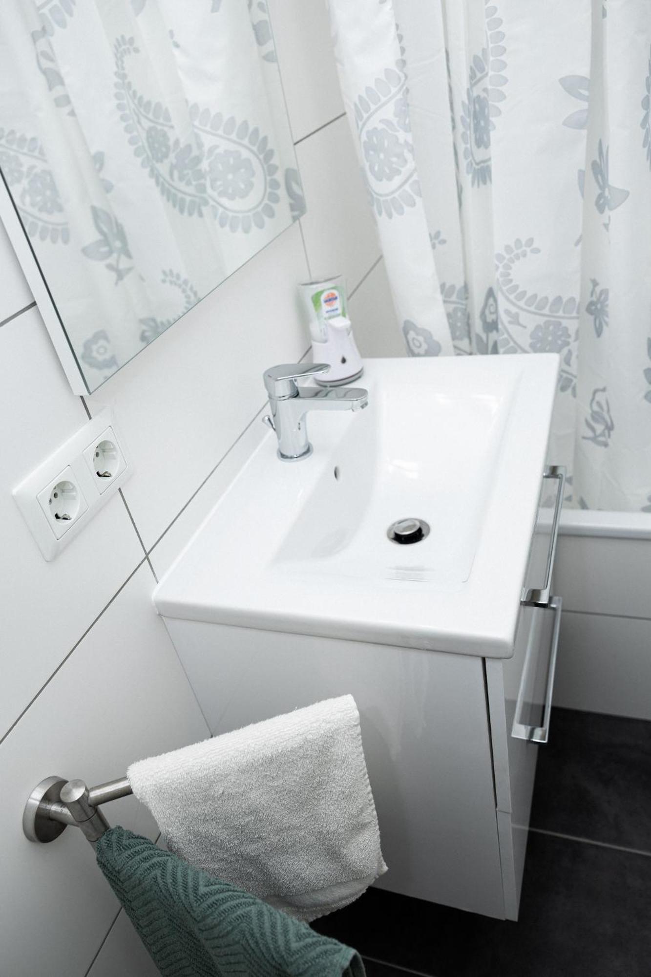 Schoene 008 Am Mit Wi-fi & Netflix * Bielefeld